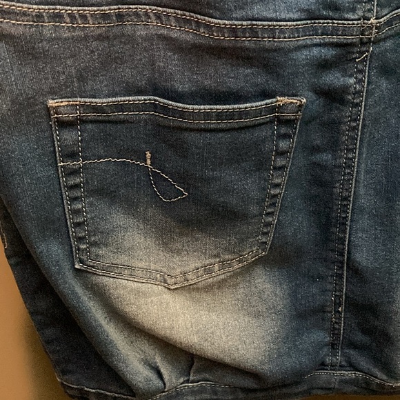 Venus jean shirt sleeve mini dress with buttons and zipper. - Picture 7 of 10